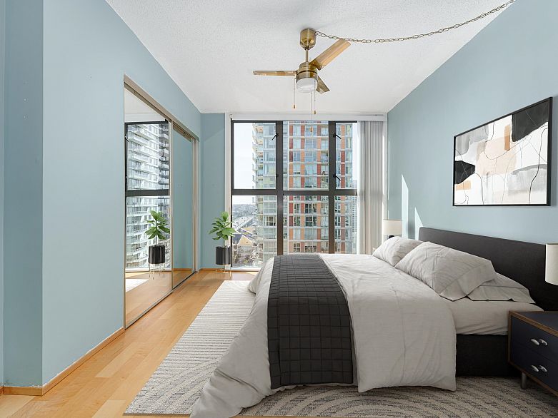 1605 789 Drake Street