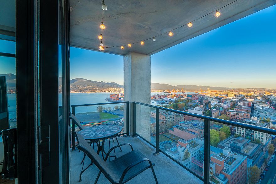 2401 108 W Cordova Street