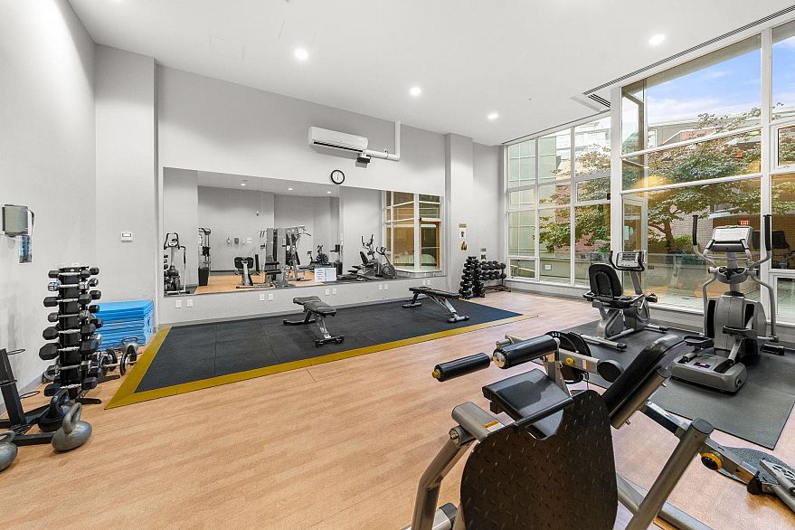 211 445 W 2nd Avenue