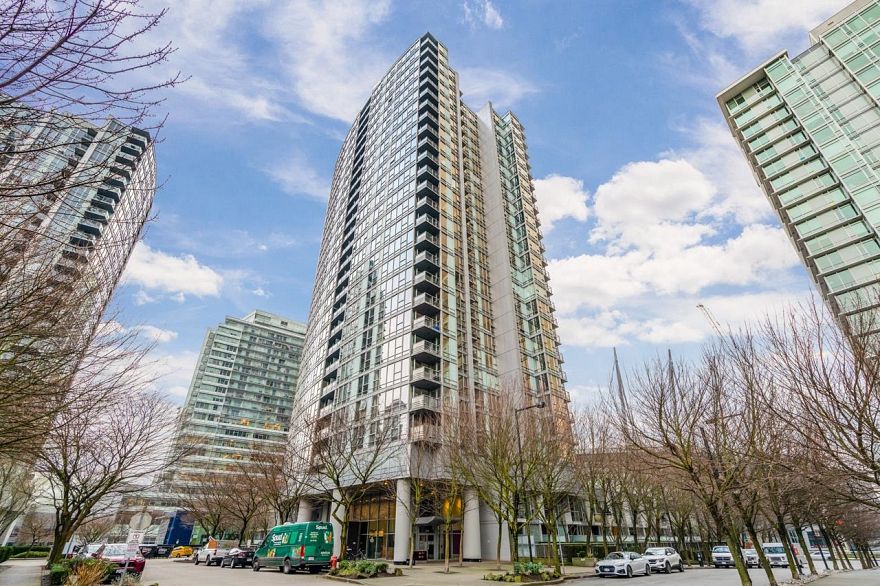 2307 668 Citadel Parade