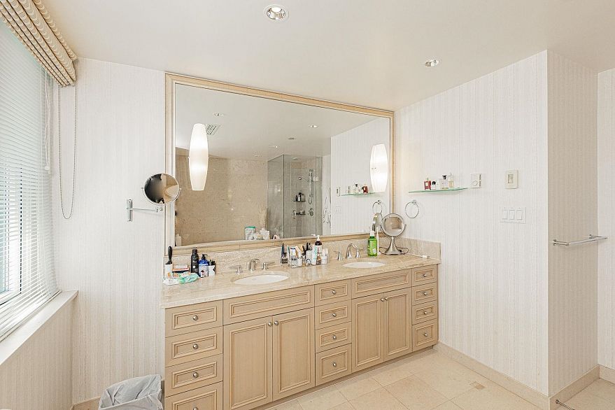 2302 323 Jervis Street