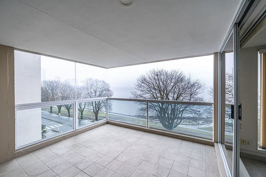 401 2015 BEACH AVENUE, Vancouver BC V6G 1Z3