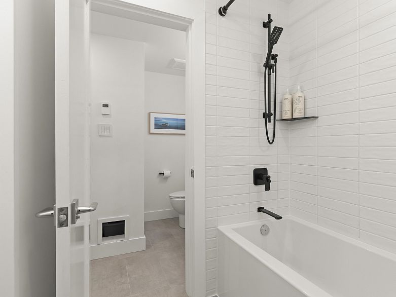 116 1890 W 6th Avenue