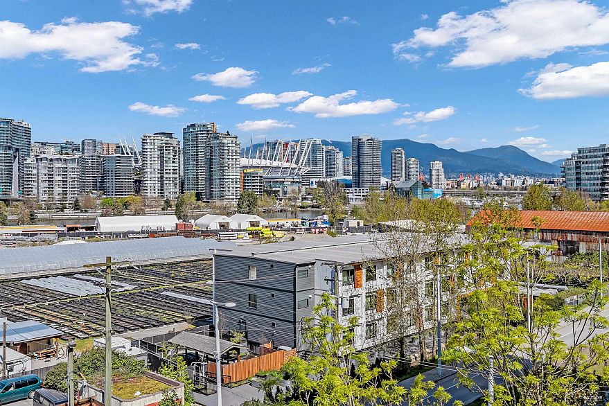 703 1833 Crowe Street