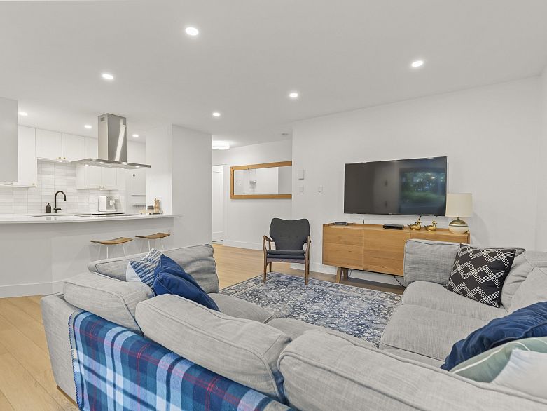 116 1890 W 6th Avenue