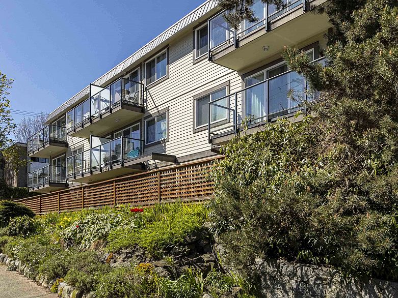 12 2223 Prince Edward Street