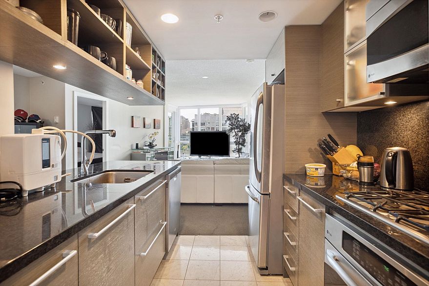 714 833 Seymour Street