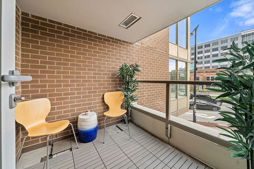 211 445 W 2nd Avenue