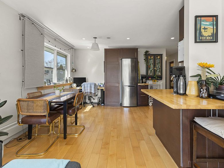 12 2223 Prince Edward Street