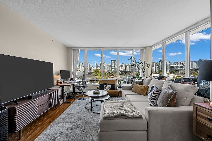 703 1833 Crowe Street