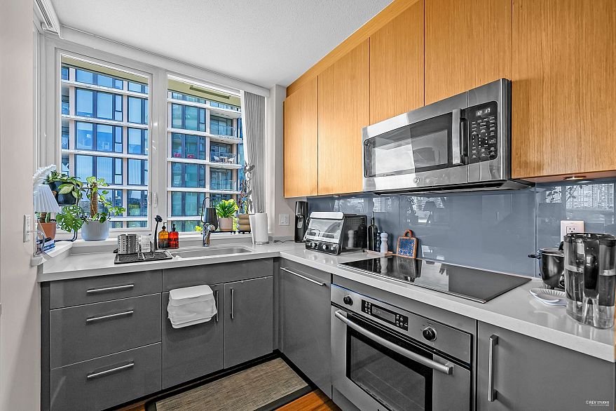 703 1833 Crowe Street