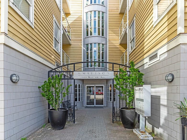 403 2929 W 4th Avenue