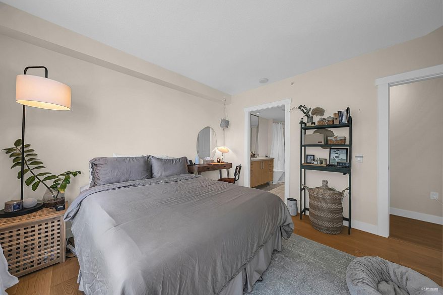 703 1833 Crowe Street