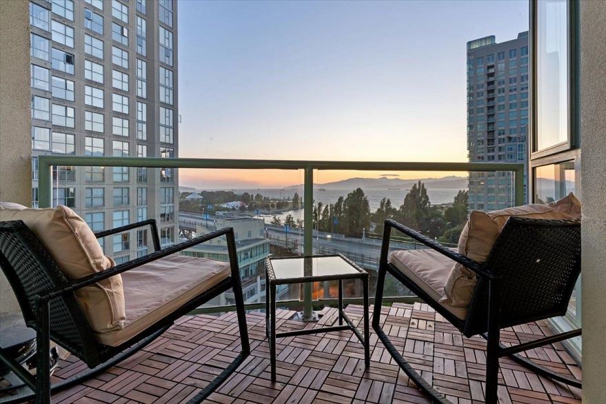 1401 907 Beach Avenue