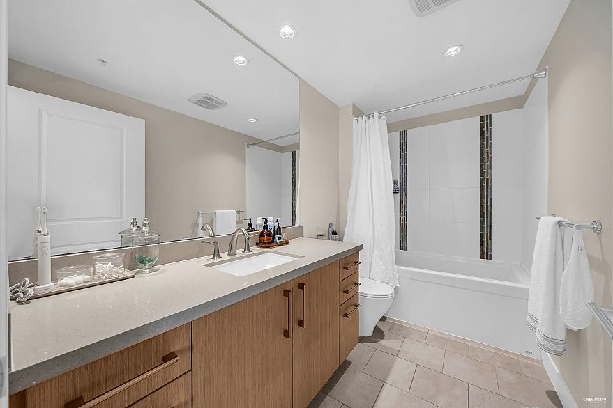 703 1833 Crowe Street