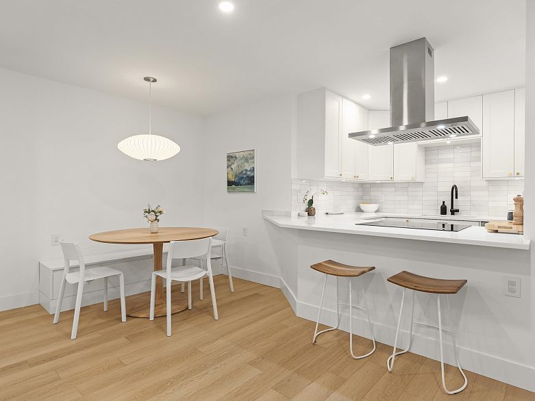 116 1890 W 6th Avenue