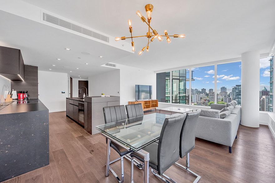 2001 620 Cardero Street