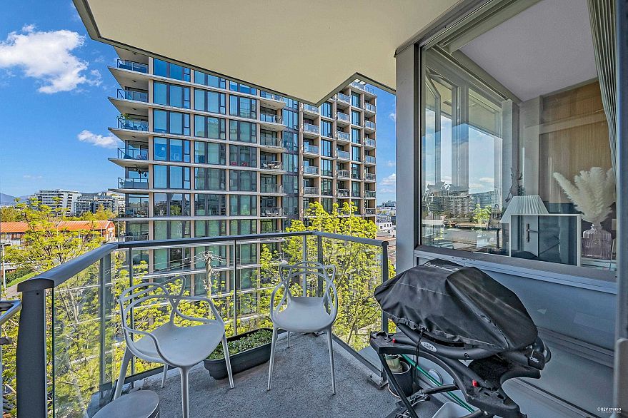 703 1833 Crowe Street