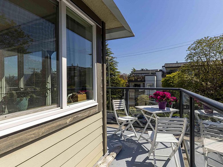 12 2223 Prince Edward Street