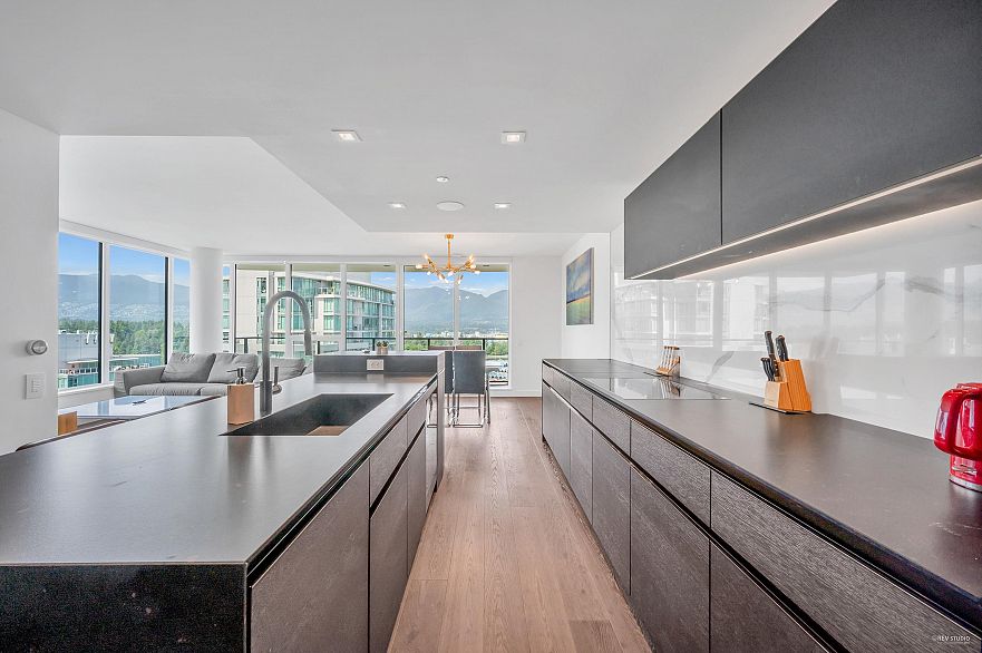 2001 620 Cardero Street