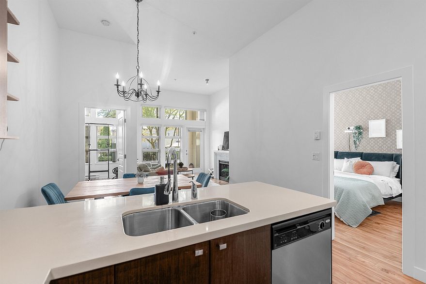 116 738 E 29th Avenue