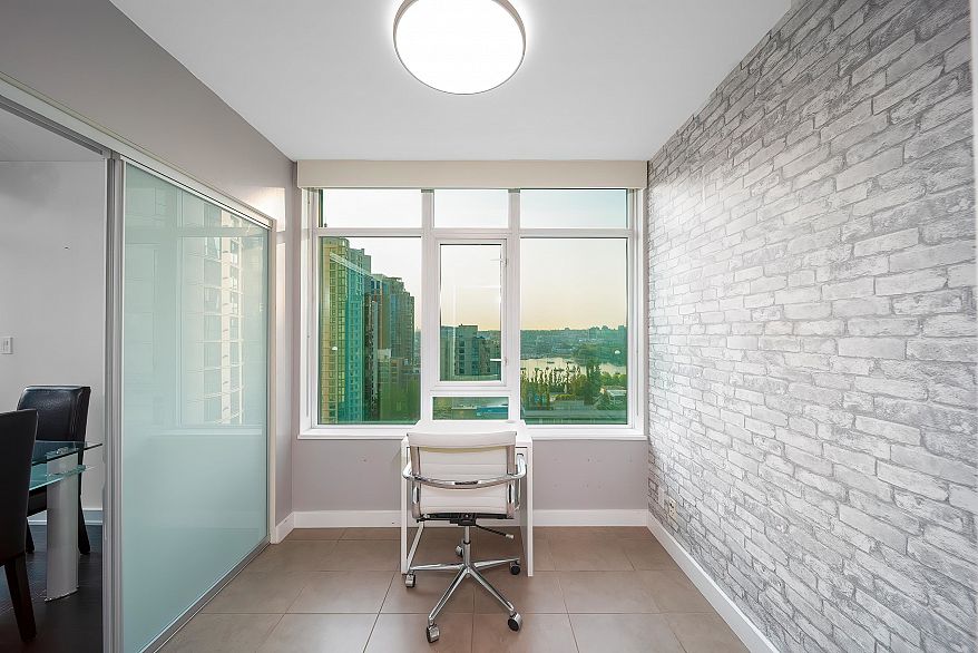 1805 1372 Seymour Street