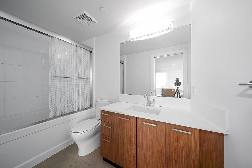 1805 1372 Seymour Street