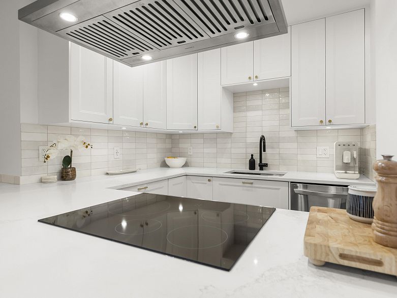 116 1890 W 6th Avenue