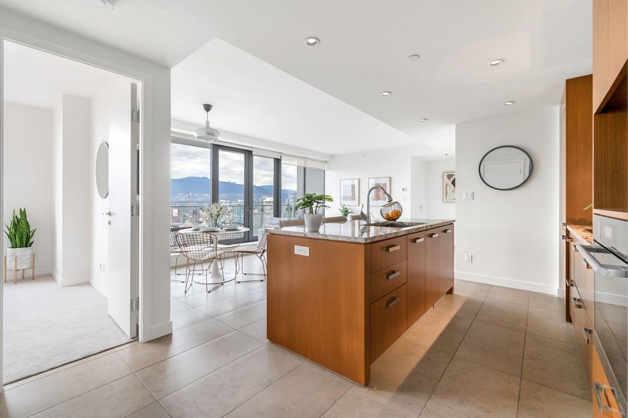 3105 1028 Barclay Street