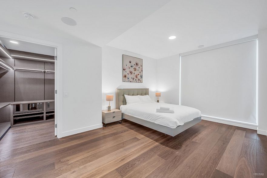 2001 620 Cardero Street