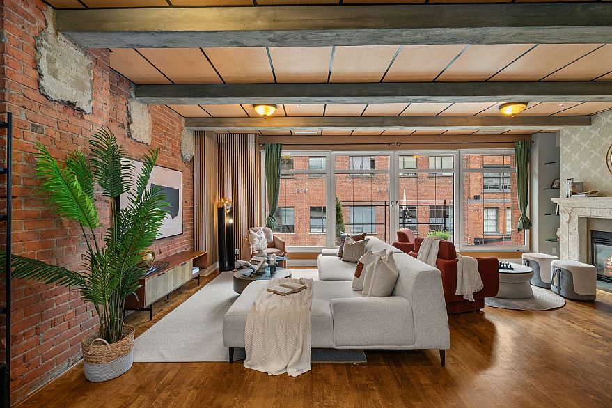 301 1155 Mainland Street