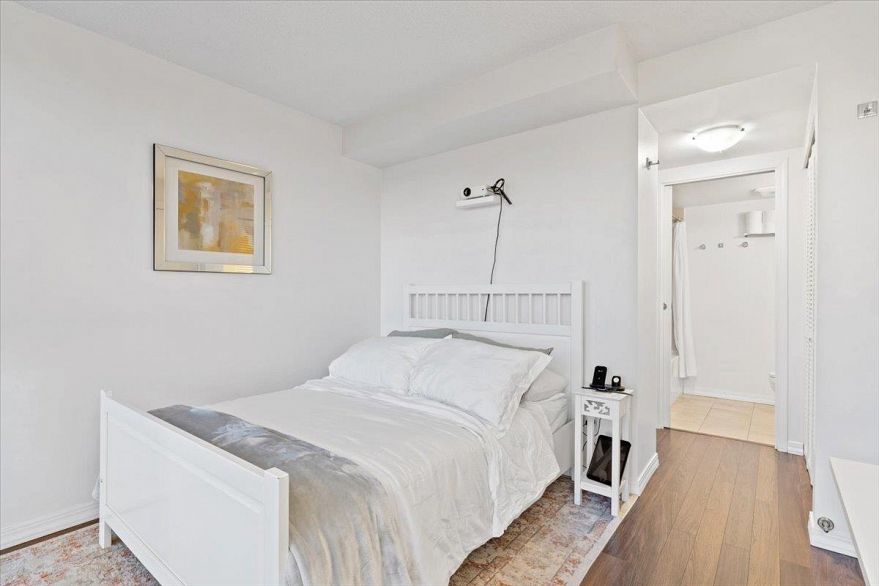 1401 907 Beach Avenue