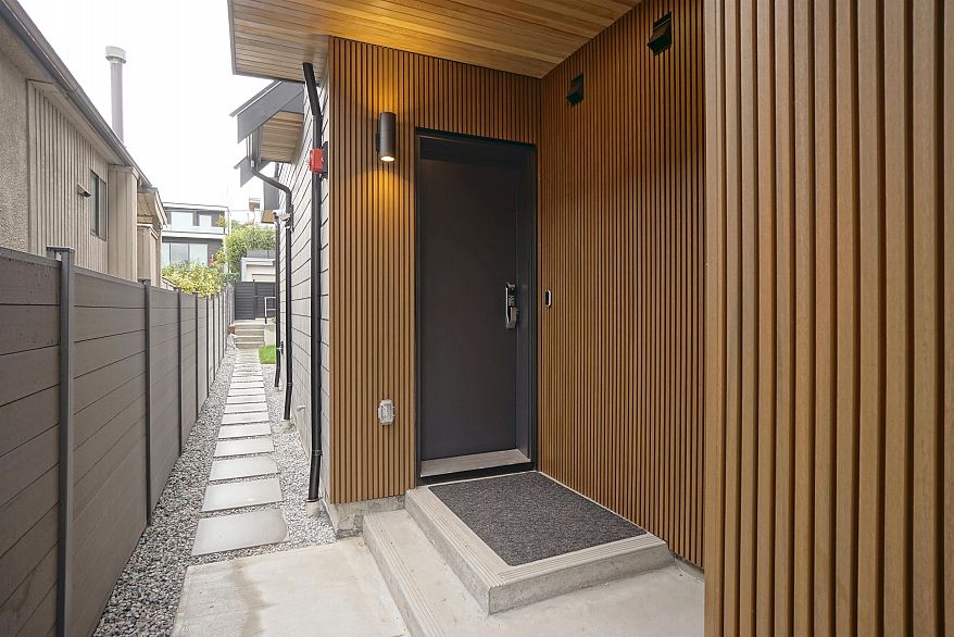 2 3460 W 14th Avenue