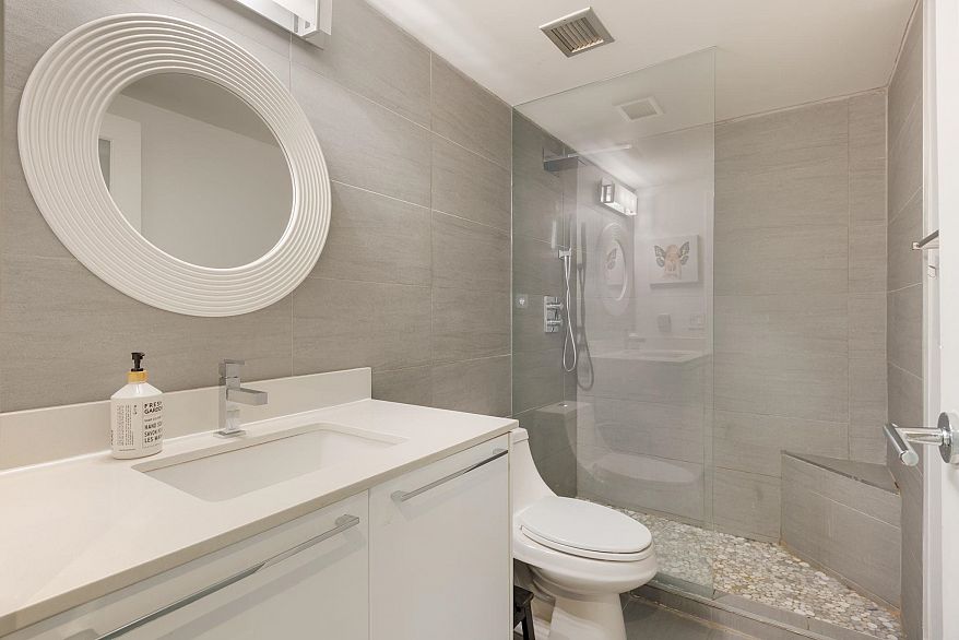 2101 388 Drake Street