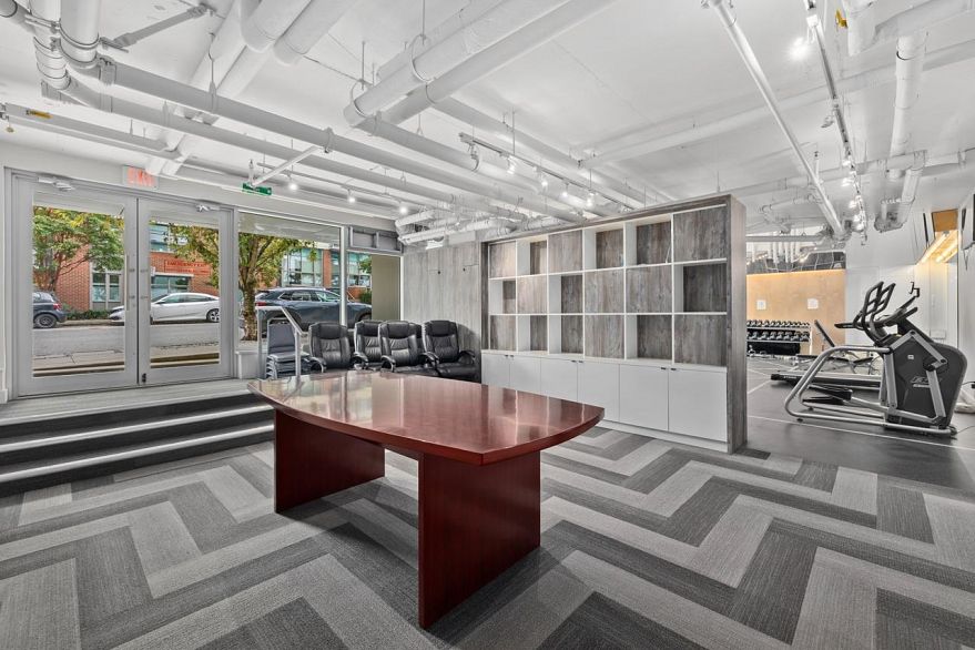 520 289 E 6th Avenue