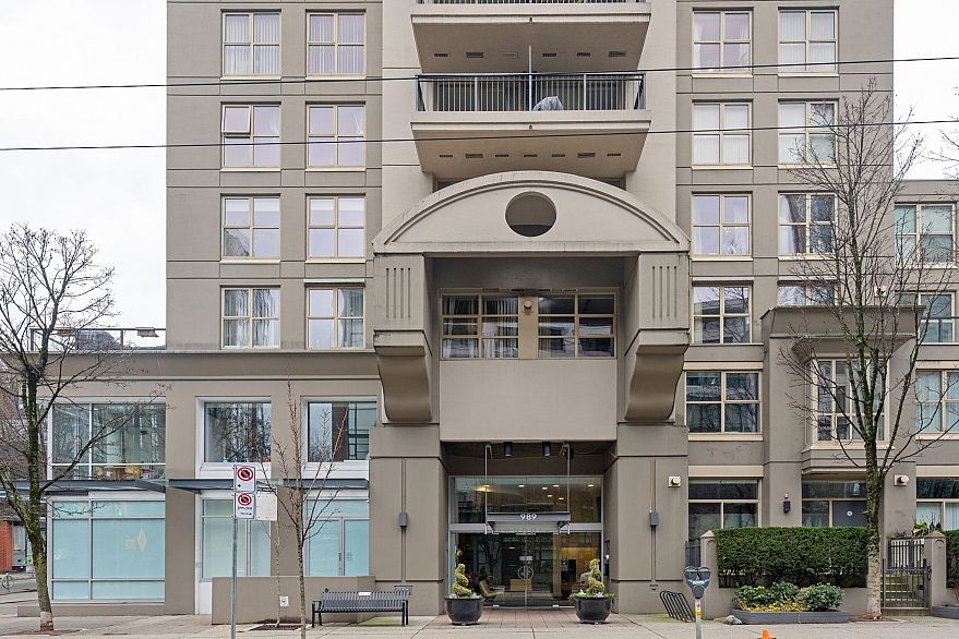 2002 989 Richards Street