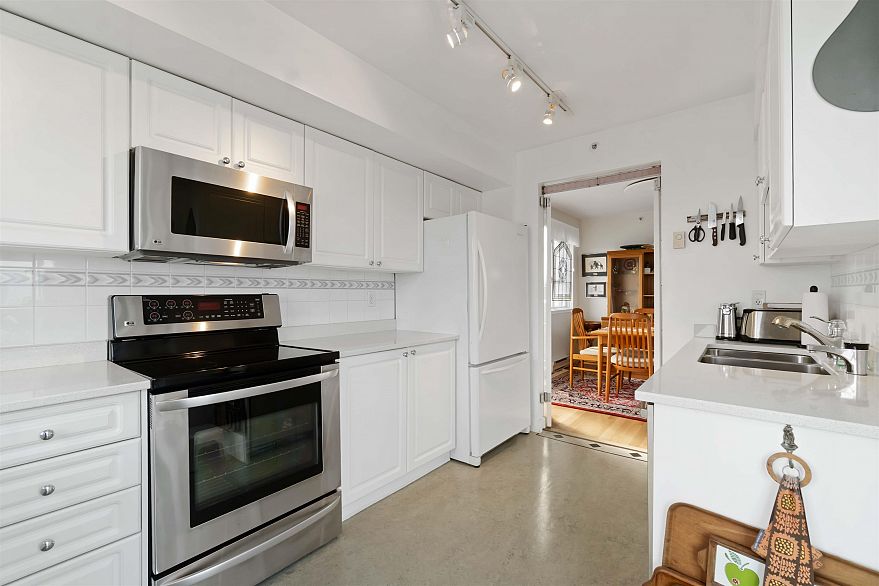 PH2B 2988 Alder Street