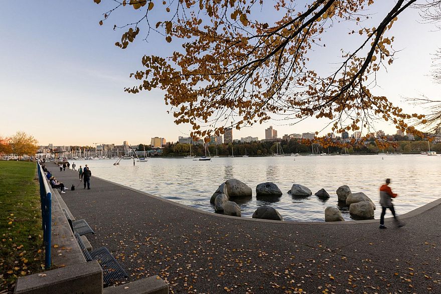 2101 388 Drake Street