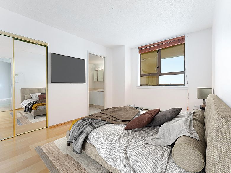 1605 789 Drake Street