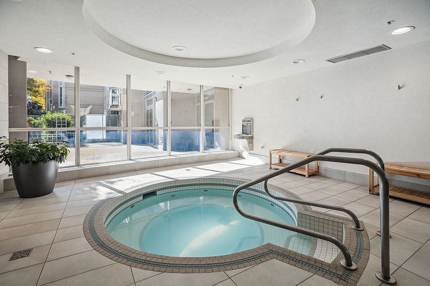 2101 388 Drake Street