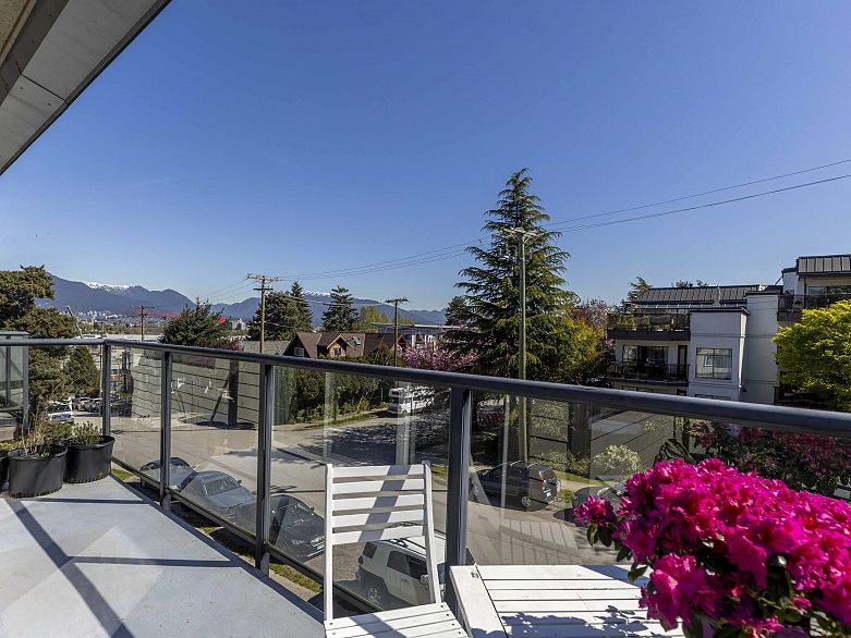 12 2223 Prince Edward Street