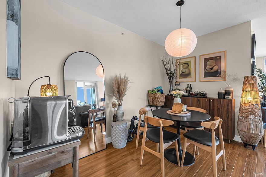 703 1833 Crowe Street