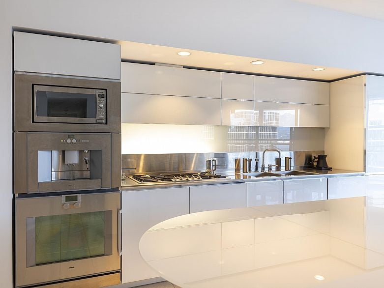 2106 838 W Hastings Street