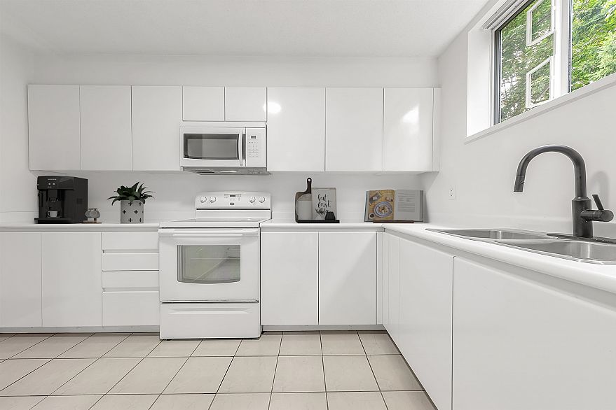 307 3061 E Kent Avenue North