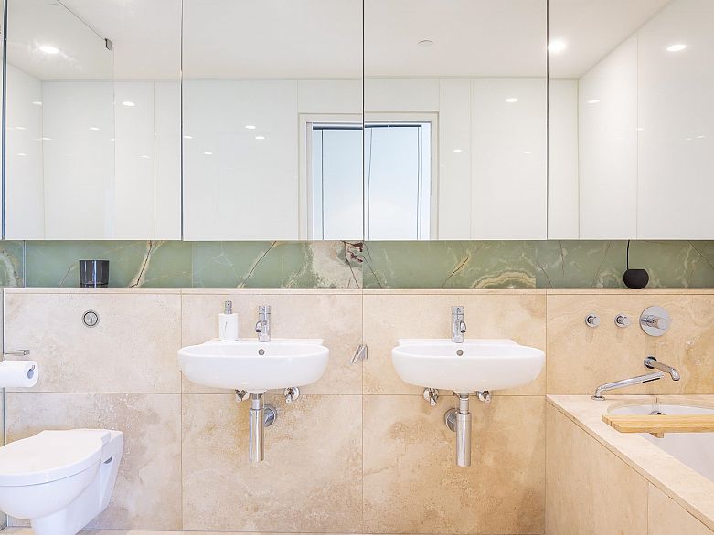 2106 838 W Hastings Street