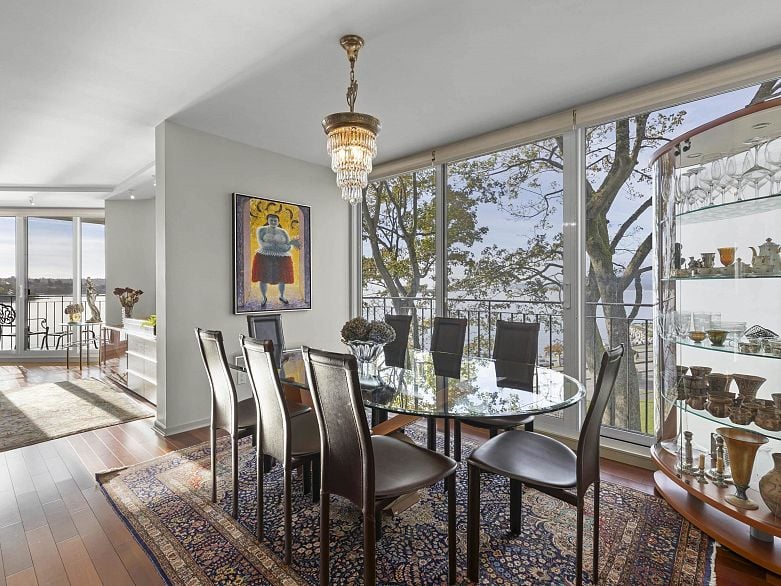 402 1575 Beach Avenue