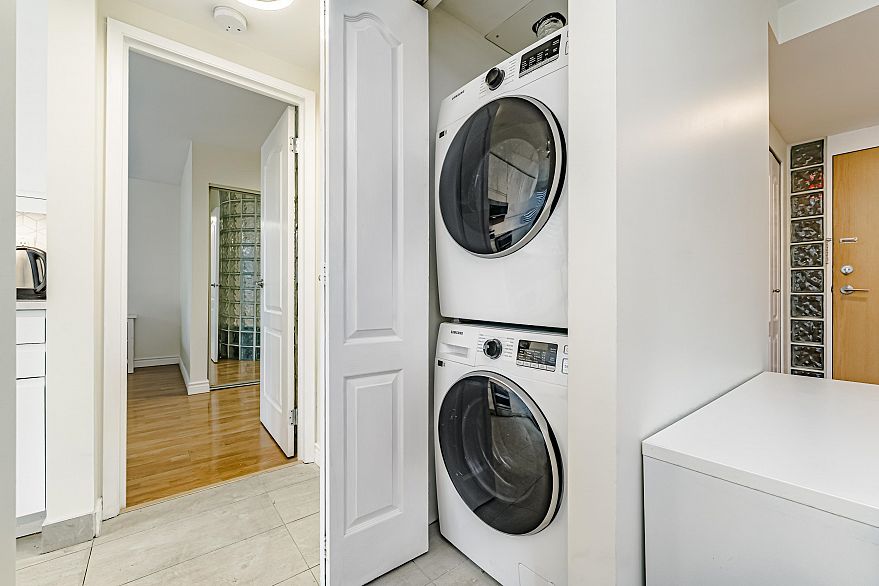 1405 1020 Harwood Street