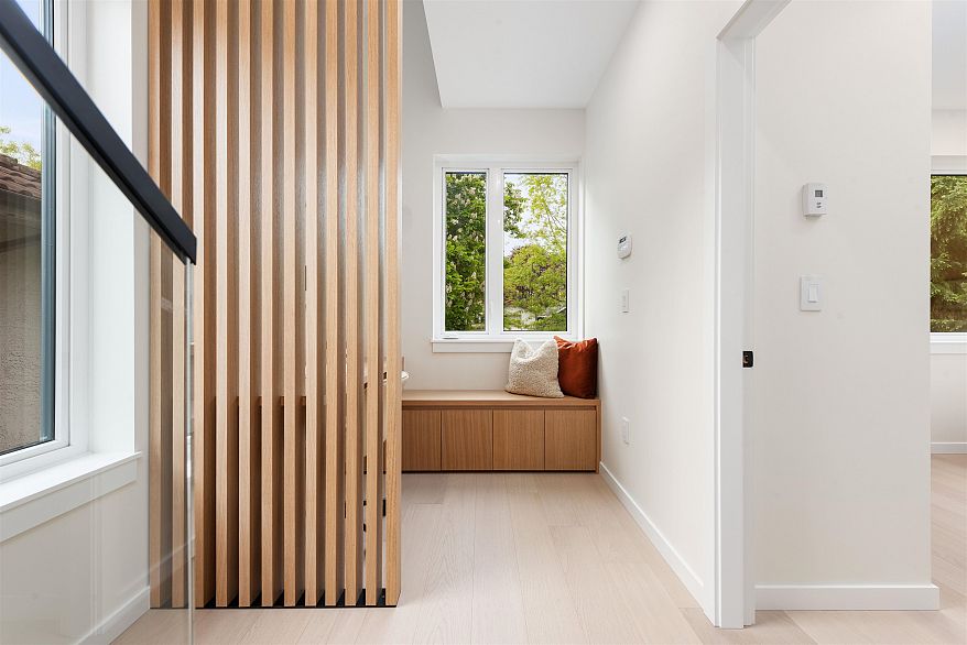 2 2764 W 14th Avenue