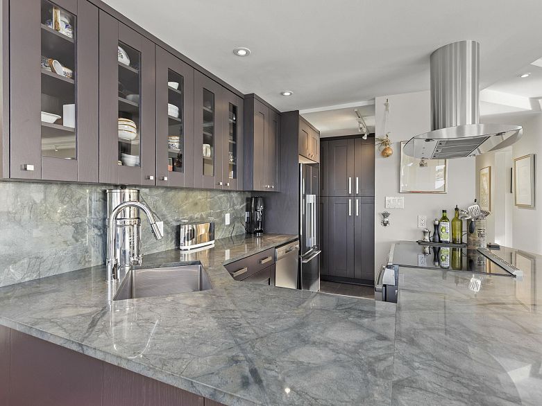 402 1575 Beach Avenue