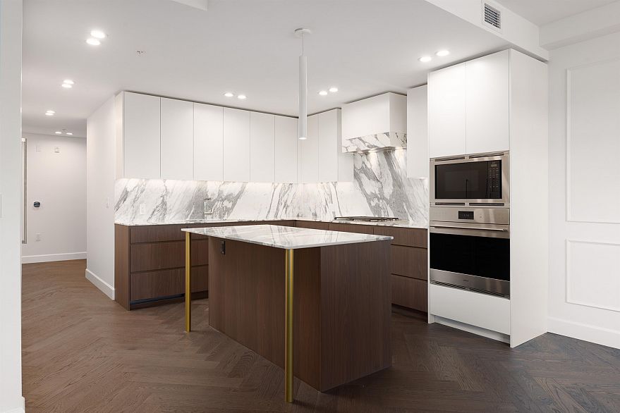 101 3668 W 10th Avenue